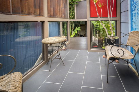 Azen Haven - Accommodation Burleigh 16