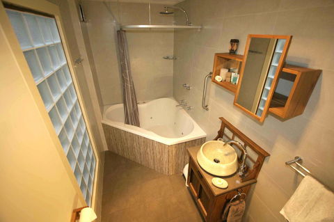 Azen Haven - Accommodation Burleigh 20