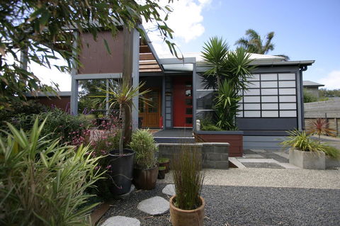 Azen Haven - Accommodation Burleigh 10