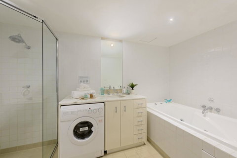 Treasury On Collins - Accommodation Burleigh 39