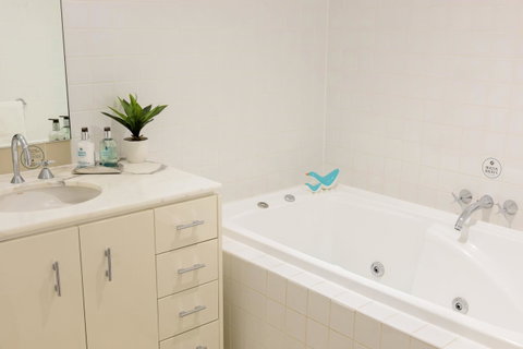 Treasury On Collins - Accommodation Burleigh 40