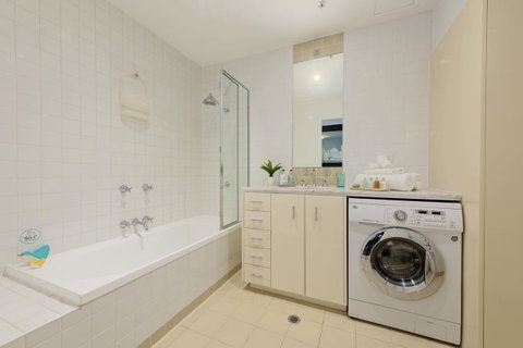 Treasury On Collins - Accommodation Burleigh 35