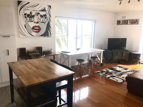 Beach Front Beauty - Accommodation Burleigh 0