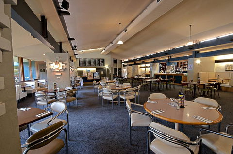 Burvale Hotel - Accommodation Burleigh 26