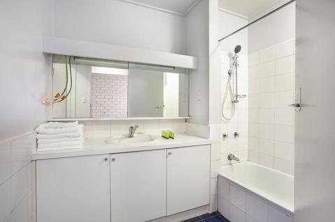 Burvale Hotel - Accommodation Burleigh 1