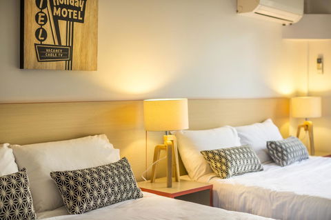 Burvale Hotel - Accommodation Burleigh 37