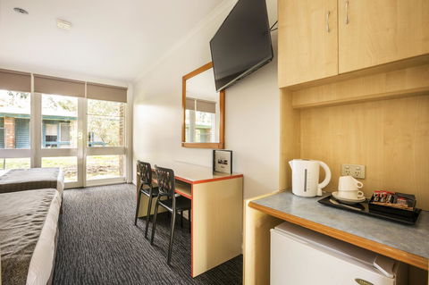 Burvale Hotel - Accommodation Burleigh 36