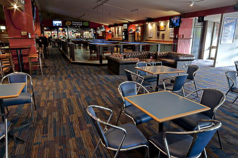 Burvale Hotel - Accommodation Burleigh 27