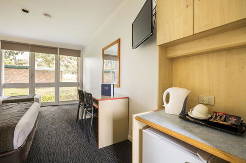 Burvale Hotel - Accommodation Burleigh 34