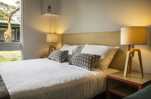 Burvale Hotel - Accommodation Burleigh 31