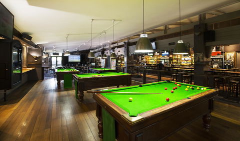 Burvale Hotel - Accommodation Burleigh 21