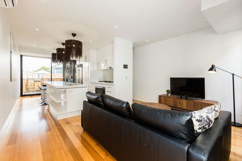 RenÃ©e - Beyond A Room Private Apartments - Accommodation Burleigh 2