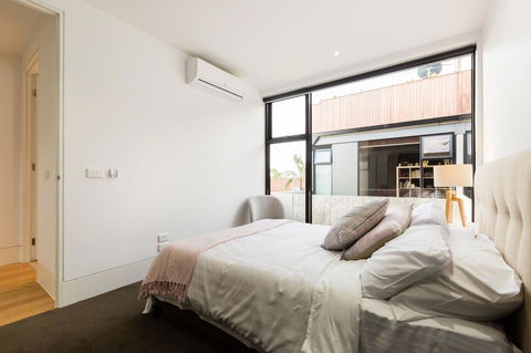 RenÃ©e - Beyond A Room Private Apartments - Accommodation Burleigh 16