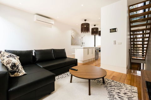 RenÃ©e - Beyond A Room Private Apartments - Accommodation Burleigh 7