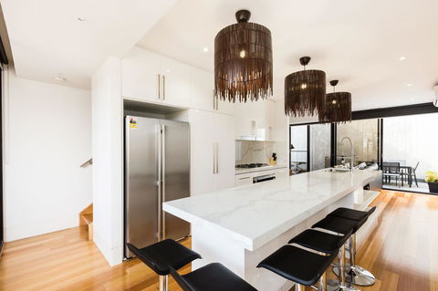 RenÃ©e - Beyond A Room Private Apartments - Accommodation Burleigh 4