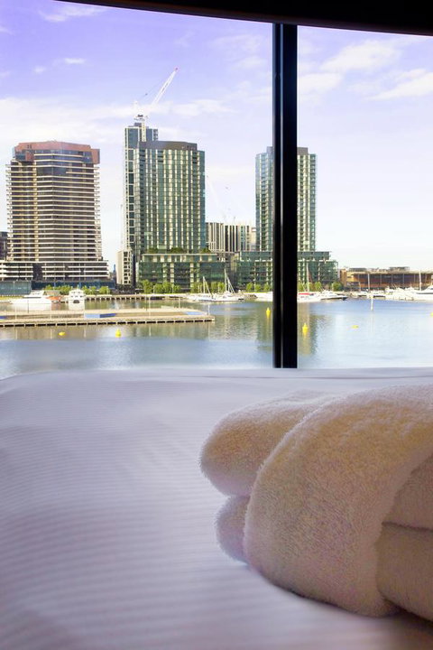 Accent Accommodation@Docklands - Accommodation Burleigh 2