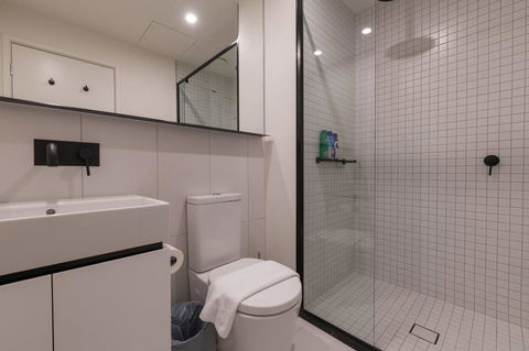 International 2 Bed 2 Bath Apartment - Accommodation Burleigh 9