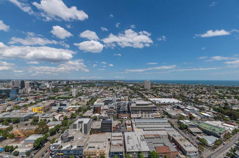 International 2 Bed 2 Bath Apartment - Accommodation Burleigh 12
