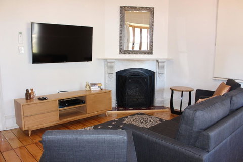 Abbey View - Accommodation Burleigh 8