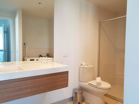 Trendy City Pad Melbourne - Accommodation Burleigh 14