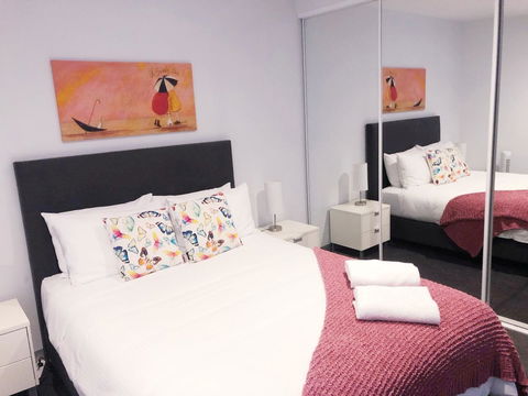 Trendy City Pad Melbourne - Accommodation Burleigh 2