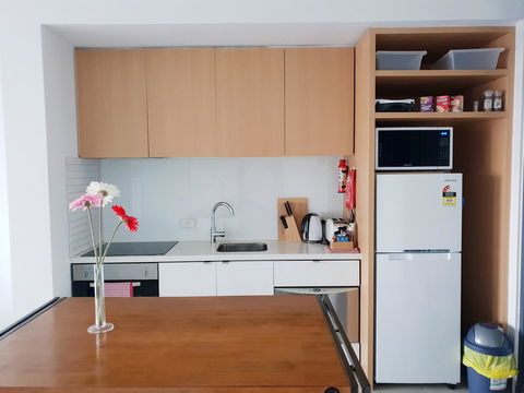 Trendy City Pad Melbourne - Accommodation Burleigh 7