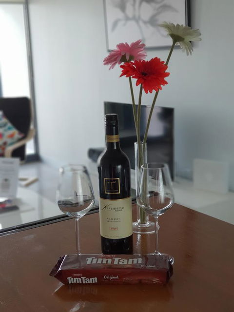 Trendy City Pad Melbourne - Accommodation Burleigh 13