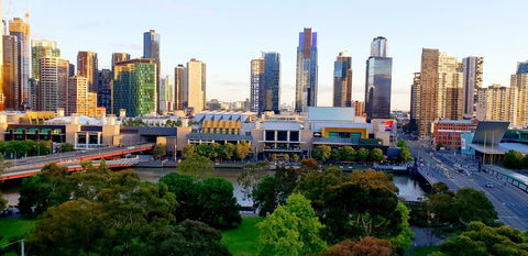 Trendy City Pad Melbourne - Accommodation Burleigh 0