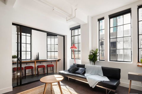 Spacious Designer Warehouse Melbourne CBD Apartment - Accommodation Burleigh 2