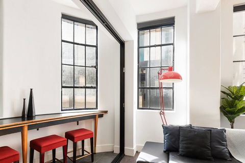 Spacious Designer Warehouse Melbourne CBD Apartment - Accommodation Burleigh 14
