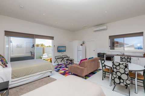Cottages For Couples - Accommodation Burleigh 7