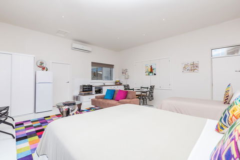 Cottages For Couples - Accommodation Burleigh 8