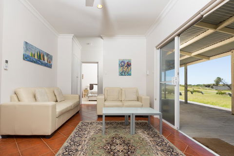 Cottages For Couples - Accommodation Burleigh 28