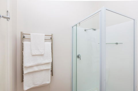 Cottages For Couples - Accommodation Burleigh 1