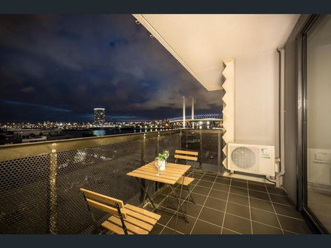 Water Views, Lovely 2BRs, Free Tram Zone, Close To Everything! - Accommodation Burleigh 11
