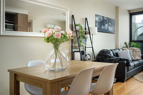 Water Views, Lovely 2BRs, Free Tram Zone, Close To Everything! - Accommodation Burleigh 6