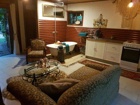 The Cabin - Accommodation Burleigh 1