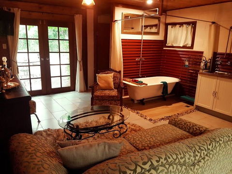 The Cabin - Accommodation Burleigh 0