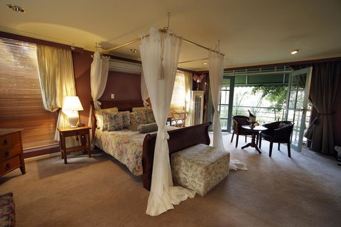 The Castle - Villa By The Sea - Accommodation Burleigh 0