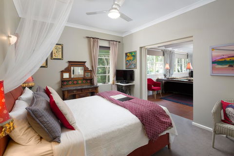 The Castle - Villa By The Sea - Accommodation Burleigh 1