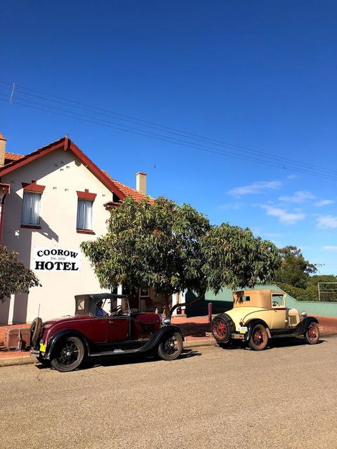 The Coorow Hotel - Accommodation Burleigh 2
