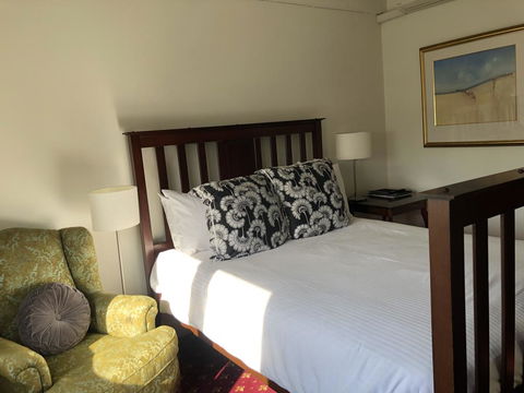 The Corner Hotel Alexandra - Accommodation Burleigh 2