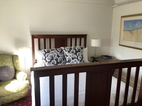 The Corner Hotel Alexandra - Accommodation Burleigh 3