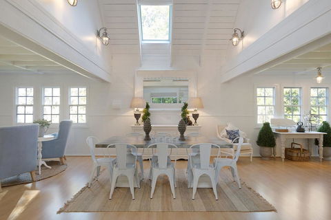 The Cottage - Accommodation Burleigh 3