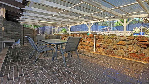 The Court 4 - Lazy Dayz - Accommodation Burleigh 3
