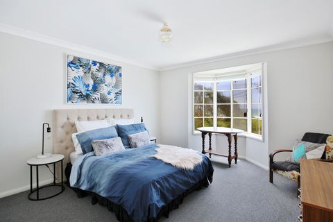 The Crescent - Pet Friendly - 1 Min To Beach - Accommodation Burleigh 0