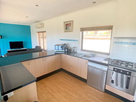 The Daydawn Dairy - Perched High, Simple Living & What A View! - Accommodation Burleigh 2
