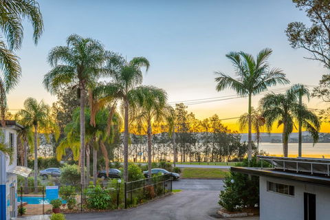 The Esplanade Motel - Accommodation Burleigh 2