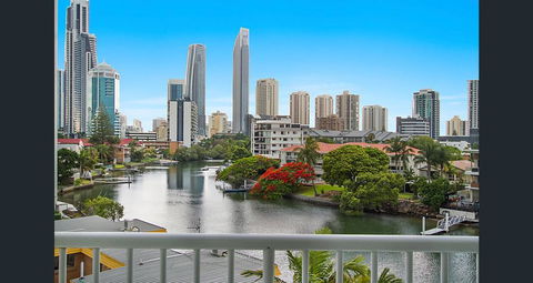 The Emerald Surfers Paradise - Accommodation Burleigh 1