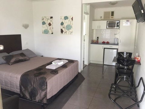 The Esplanade Motel - Accommodation Burleigh 2